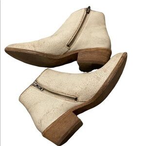FRYE Carson Piping Bootie Boots. Cream Color. Size 8.